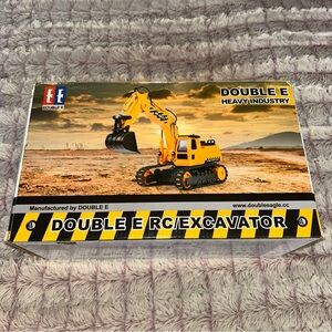 DOUBLE E Remote Control Excavator Toy 2 Batteries RC Excavators
